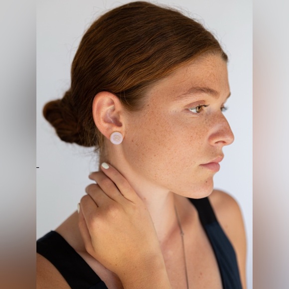 CHANEL White and Pink Iridescent CC Logo Clip Earrings - Picture 8 of 9